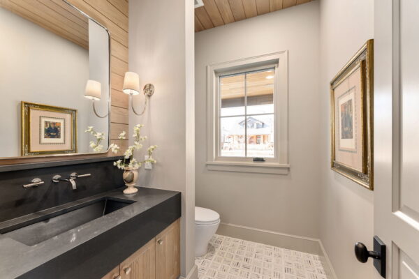42-web-or-mls-111-916 S High St