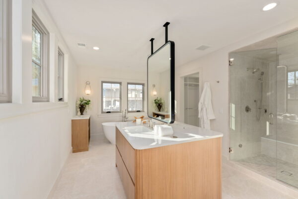 51-web-or-mls-015-916 S High St